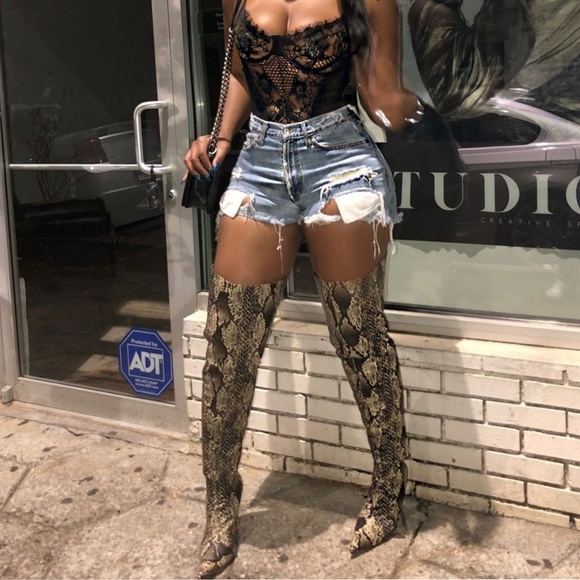 Last 7 Ve In Snake Boots Over Knee No Restocked - Picture 6 of 8